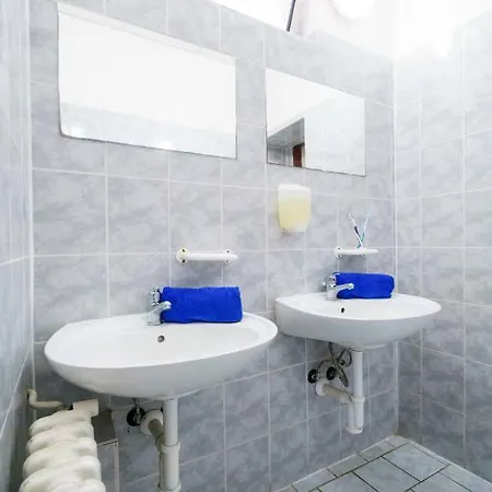 بيت شباب Sinkule